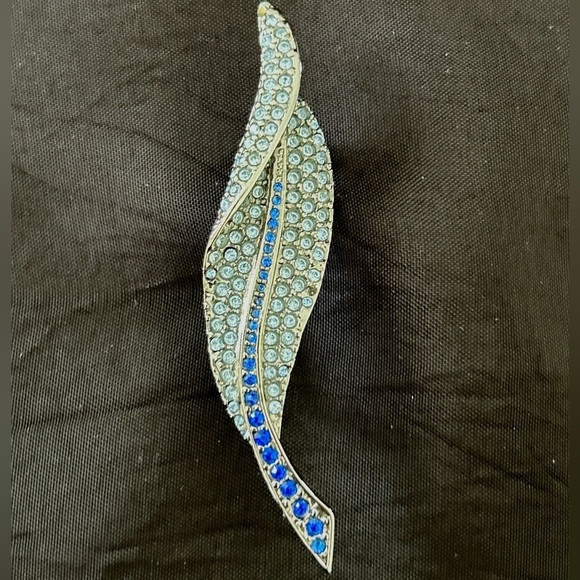 Vintage Carolee Leaf Brooch: Blue Crystal Silvertone Pin - Picture 1 of 11
